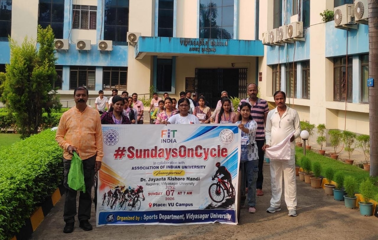 সাইকেল চালিয়ে সুস্থ থাকার বার্তা (Sundays on Cycle)